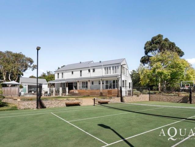 Cottage for sale in Mount Eliza, Victoria