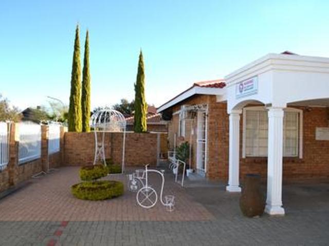 Apartment for sale in Frances Baard, Northern Cape