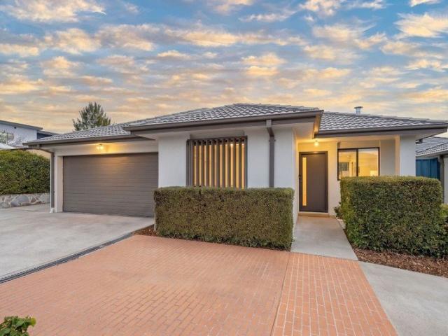 Townhouse for sale in Crestwood, Queanbeyan