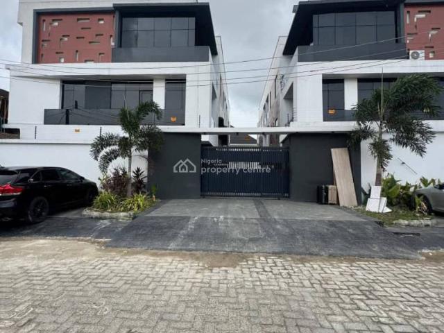 Detached house for sale in Eti Osa, Lagos