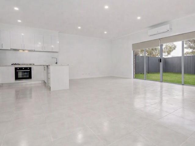 Townhouse for rent in Windermere, Melbourne