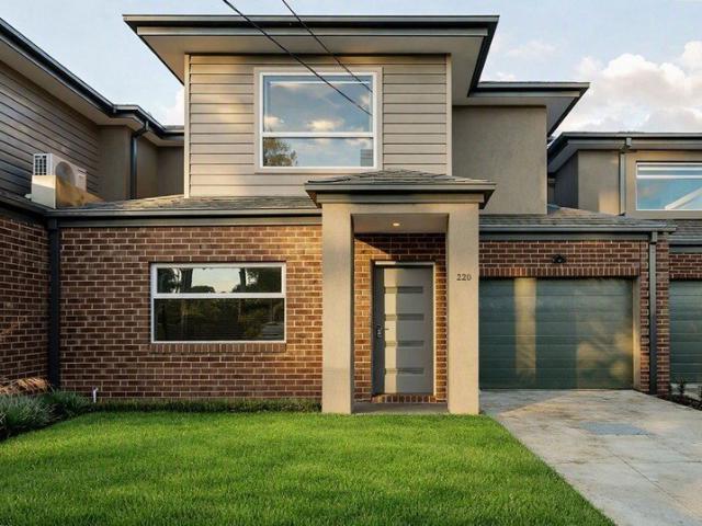 Townhouse for rent in Windermere, Melbourne