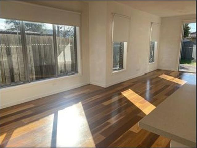Townhouse for rent in Avondale Heights, Melbourne