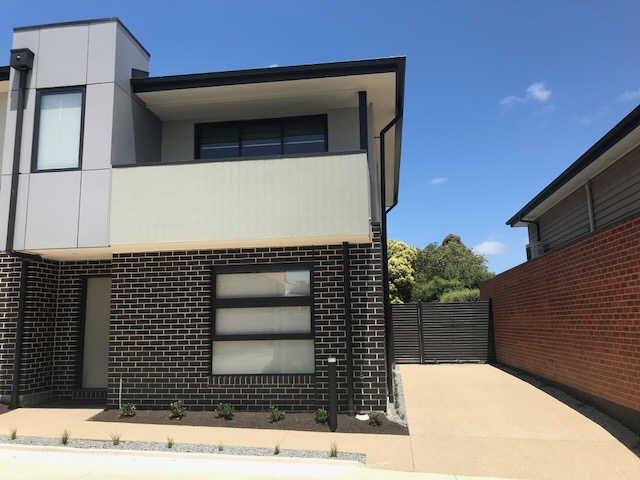 Townhouse for rent in Aberfeldie, Melbourne