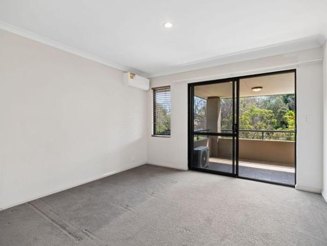 Townhouse for rent in South Perth, City of South Perth