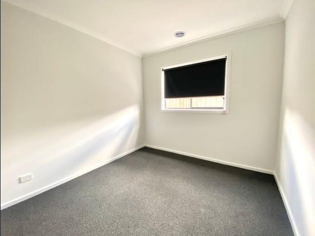 House for rent in Manor Lakes, Melbourne