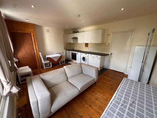 Apartment for rent in Highbury, Greater London