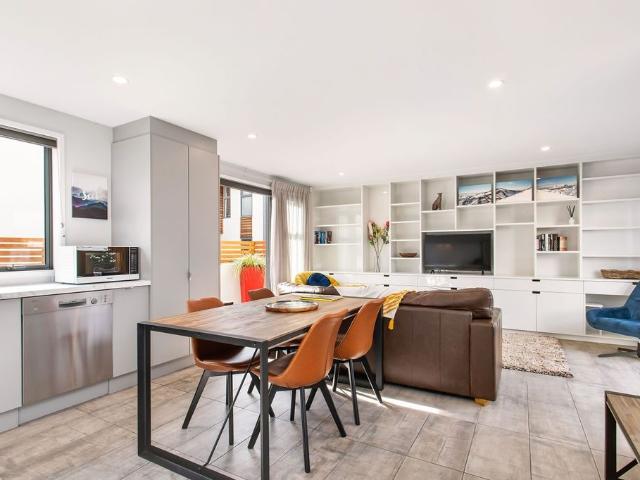 Apartment for rent in Chaslands, Canterbury