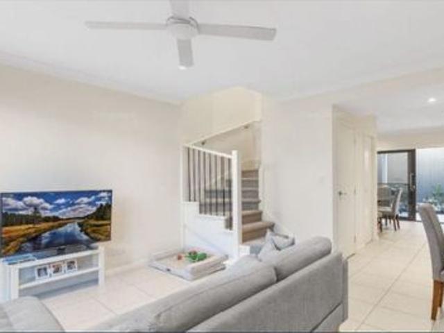 Townhouse for rent in Kings Creek, Queensland