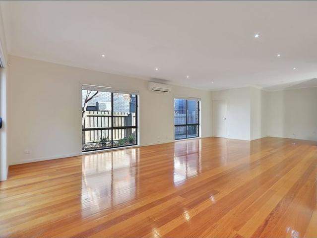 Townhouse for rent in Camerons Creek, Victoria