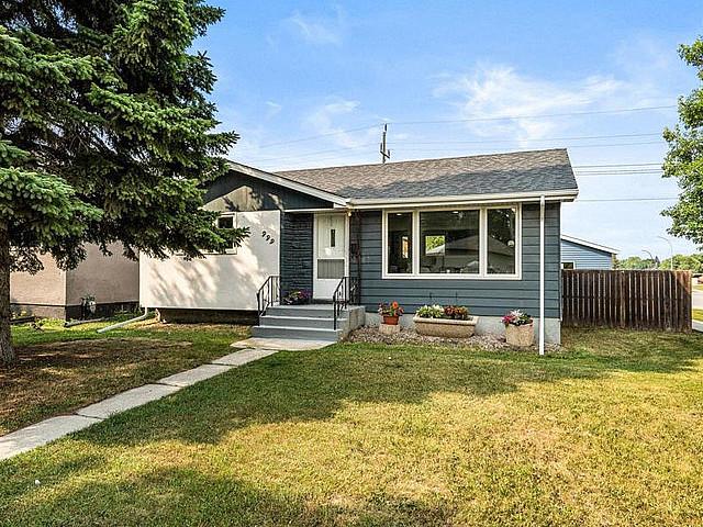 House for sale in East St. Paul, Manitoba