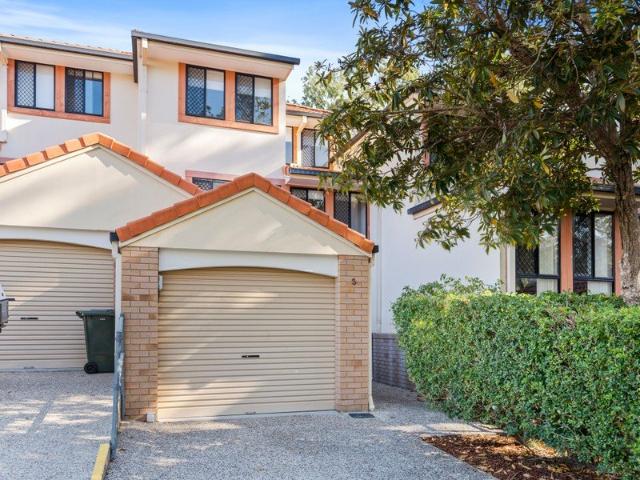 Townhouse for sale in Toombul, Queensland