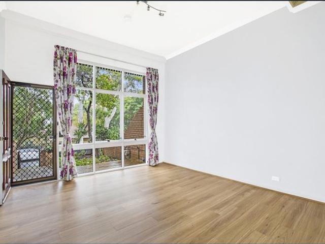 Townhouse for rent in Willoughby, New South Wales