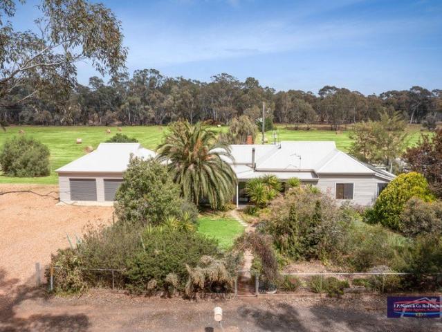 Cottage for sale in Llanelly, Shire of Loddon