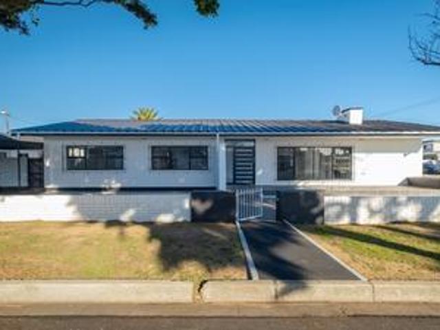 House for sale in Goodwood, Western Cape