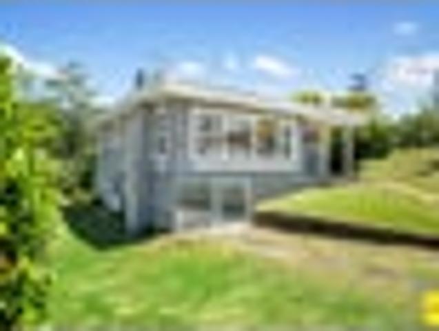 House for sale in Oratia