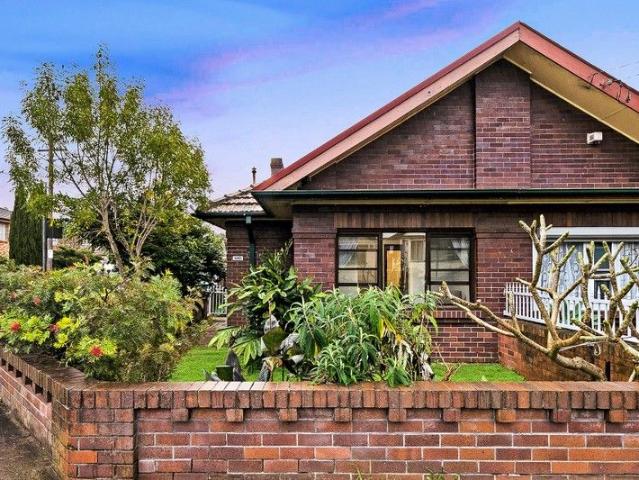 House for sale in Burwood