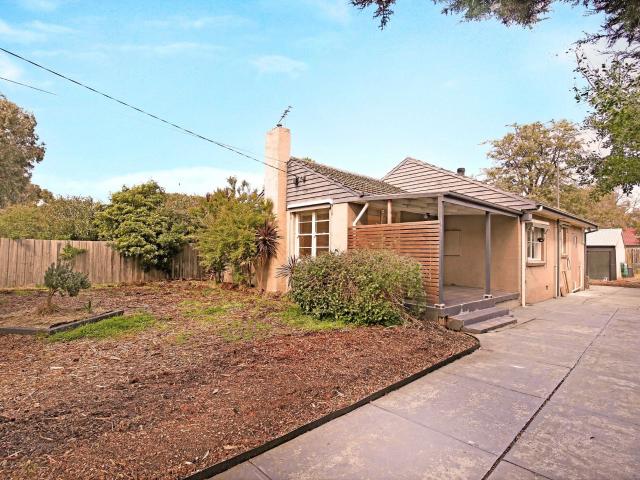 House for rent in Heidelberg West, Melbourne