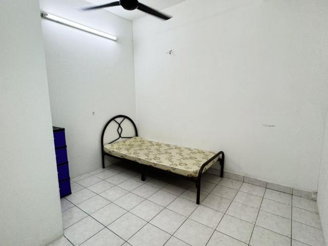 Room for rent in Petaling, Alam Impian