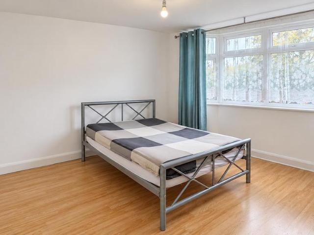 Apartment for rent in Beavers, Greater London