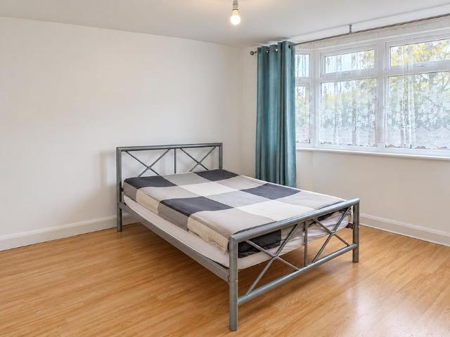House for rent in Beavers, Greater London