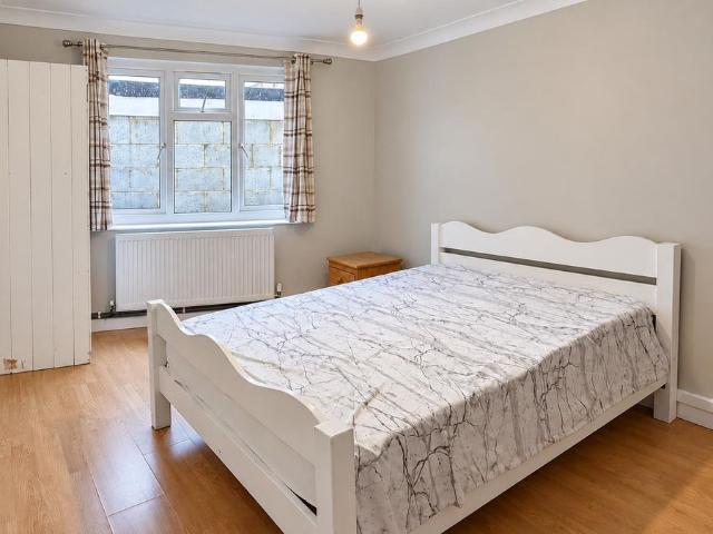 Studio for rent in Beavers, Greater London