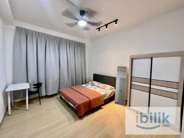 Room for rent in Petaling, Alam Impian