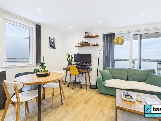 Apartment for rent in Motion, Greater London
