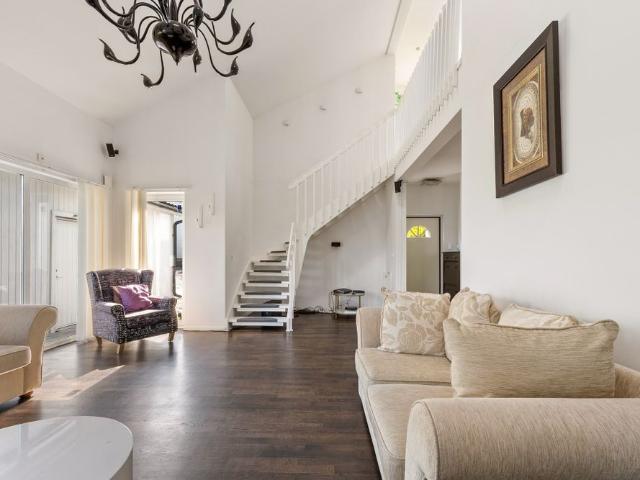 Hus hyra i Bro, Stockholm