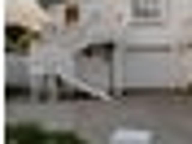 Townhouse for rent in Chaslands, Canterbury