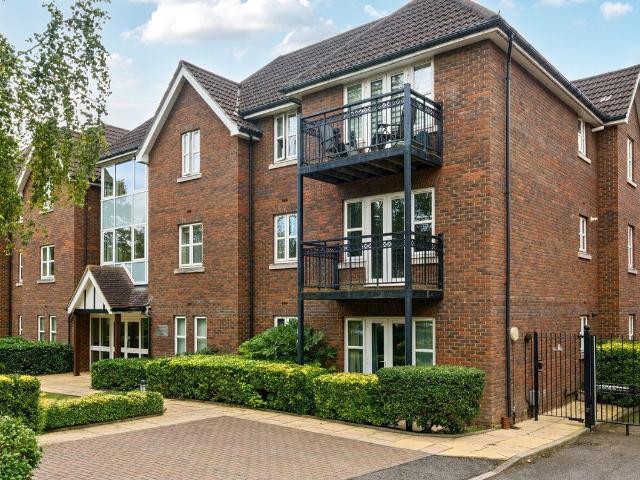 Apartment for rent in Shortlands, Greater London
