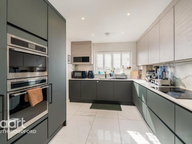 House for rent in London Borough of Redbridge, Greater London