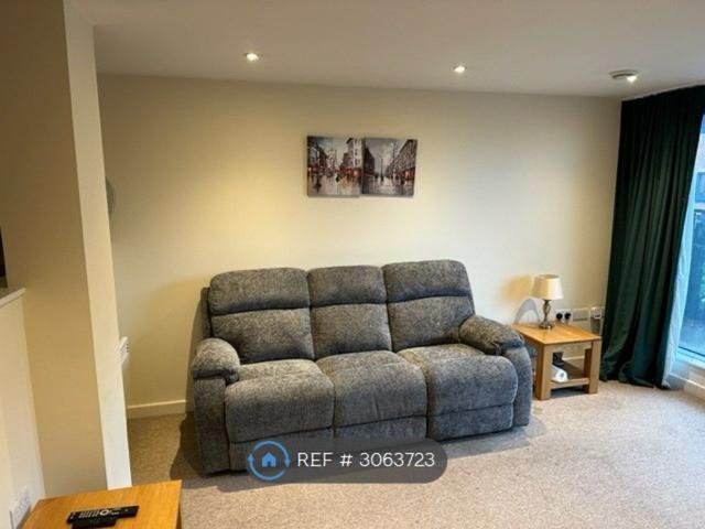 Room for rent in Old Town, Swindon