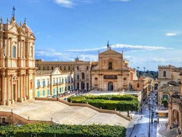 Locale Commerciale in vendita a Noto, Sicilia
