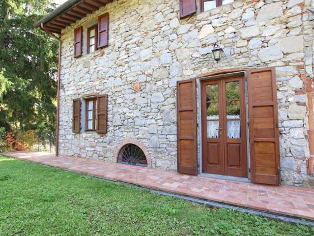 Locale Commerciale in vendita a Unione dei comuni Media Valle del Serchio, Pescaglia