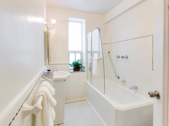 Room for rent in Woburn, Ontario