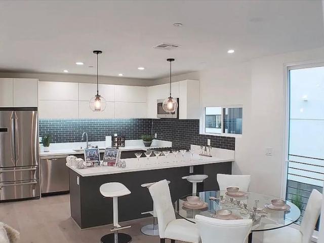 Room for rent in Koreatown, Los Angeles