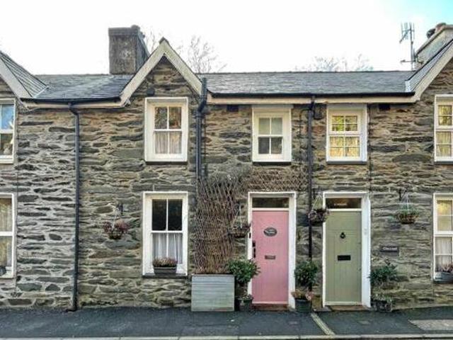 House for sale in Caernarfon, Wales