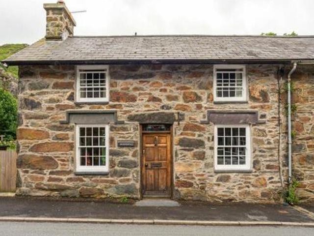 House for sale in Caernarfon, Wales