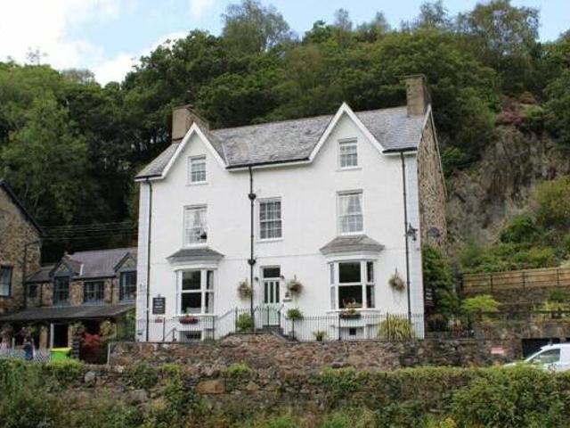 House for sale in Caernarfon, Wales