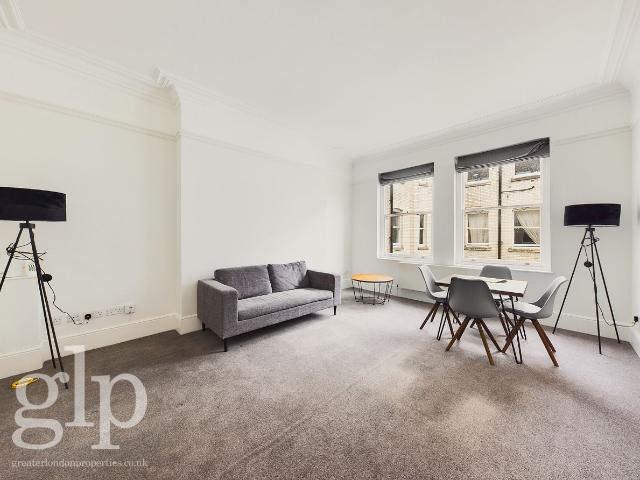 Room for rent in Saint Giles, Bloomsbury