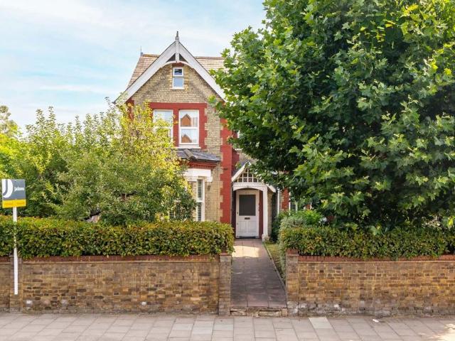Apartment for rent in Balham, Greater London
