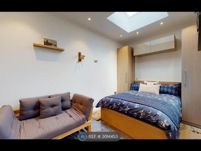 Studio for rent in Balham, Greater London