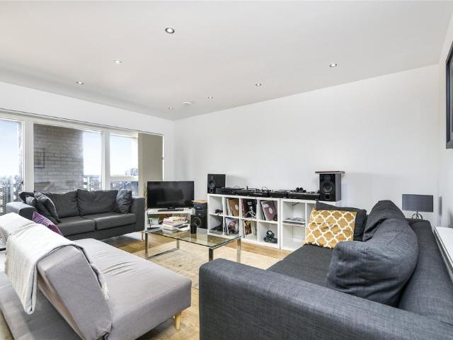 Apartment for rent in Stockwell, Greater London