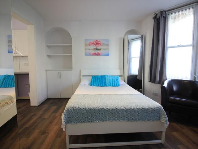 Studio for rent in Kemptown, Brighton & Hove