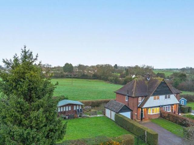 House for rent in Pouchen End, Hertfordshire