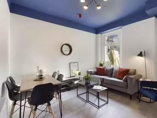 House for rent in Elm Park, Calderstones