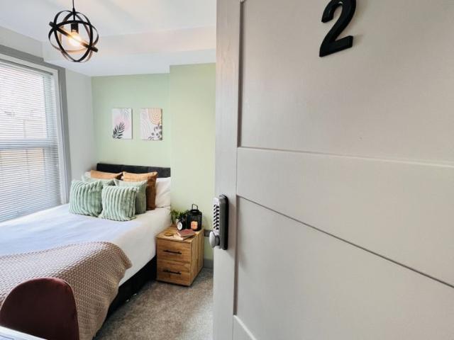 Room for rent in California, Key Street