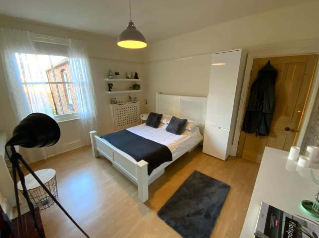 Room for rent in West End, Old Wharf