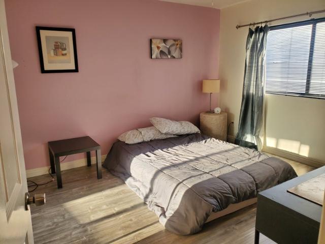 Room for rent in Sherman Oaks Neighborhood Council District, Canoga Park